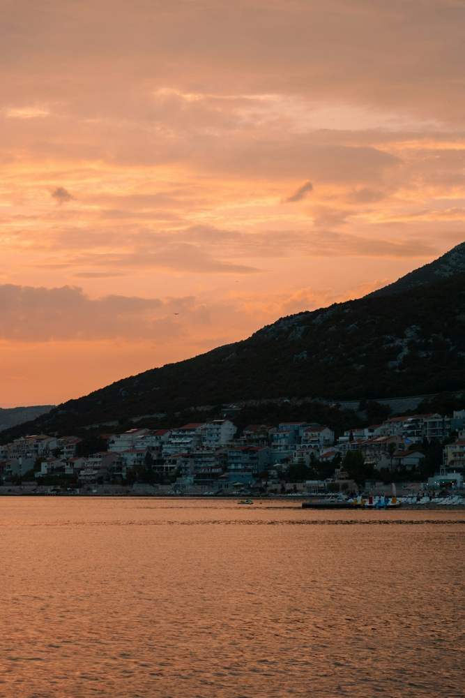 Neum i zaljev u zalasku sunca